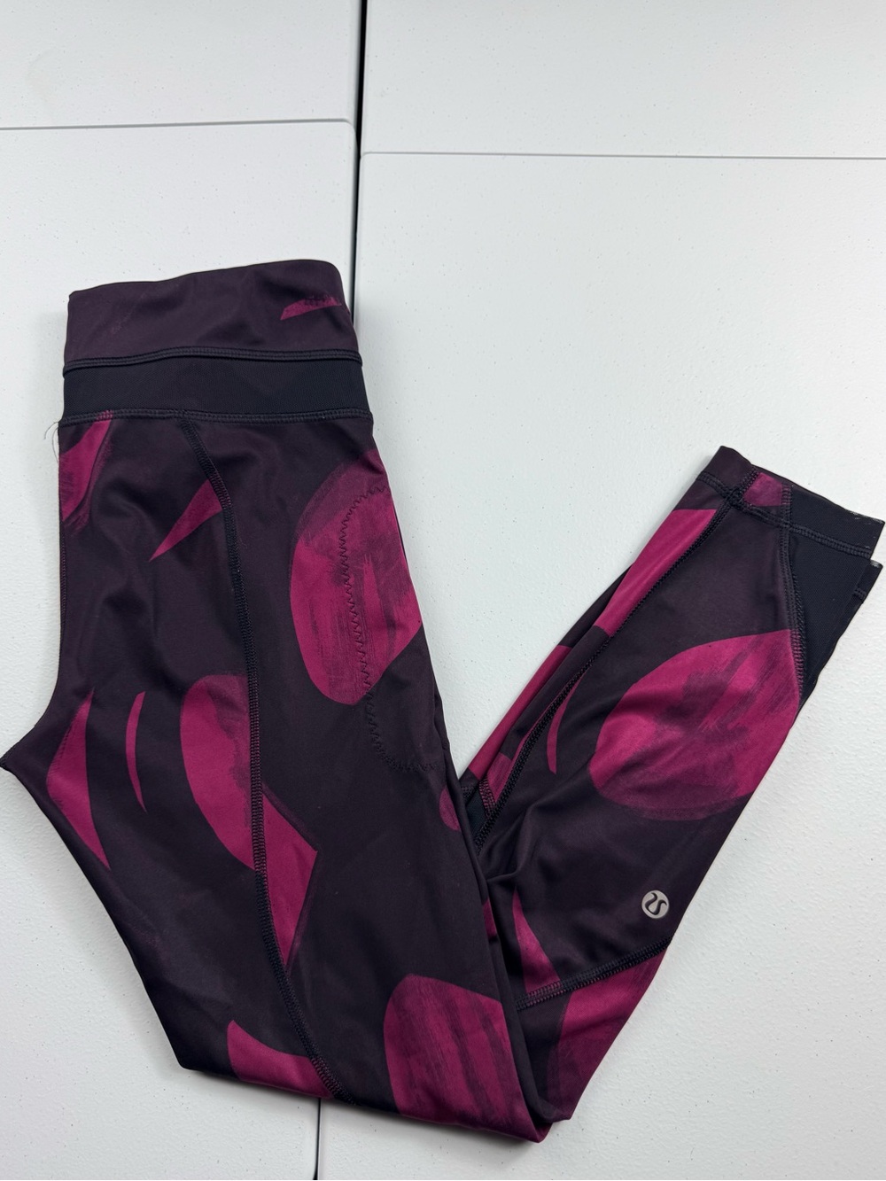 Lululemon High-Rise Athletic Leggings in Dark Plum Print